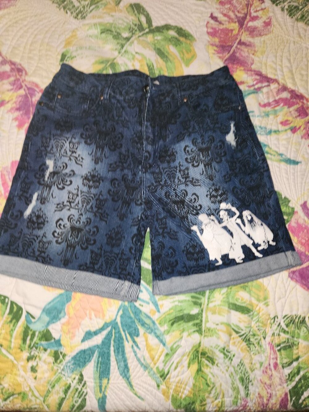 Disney Haunted mansion Hitchhiking Ghosts Denim Shorts Wallpaper- MEDIUM - Picture 2 of 7
